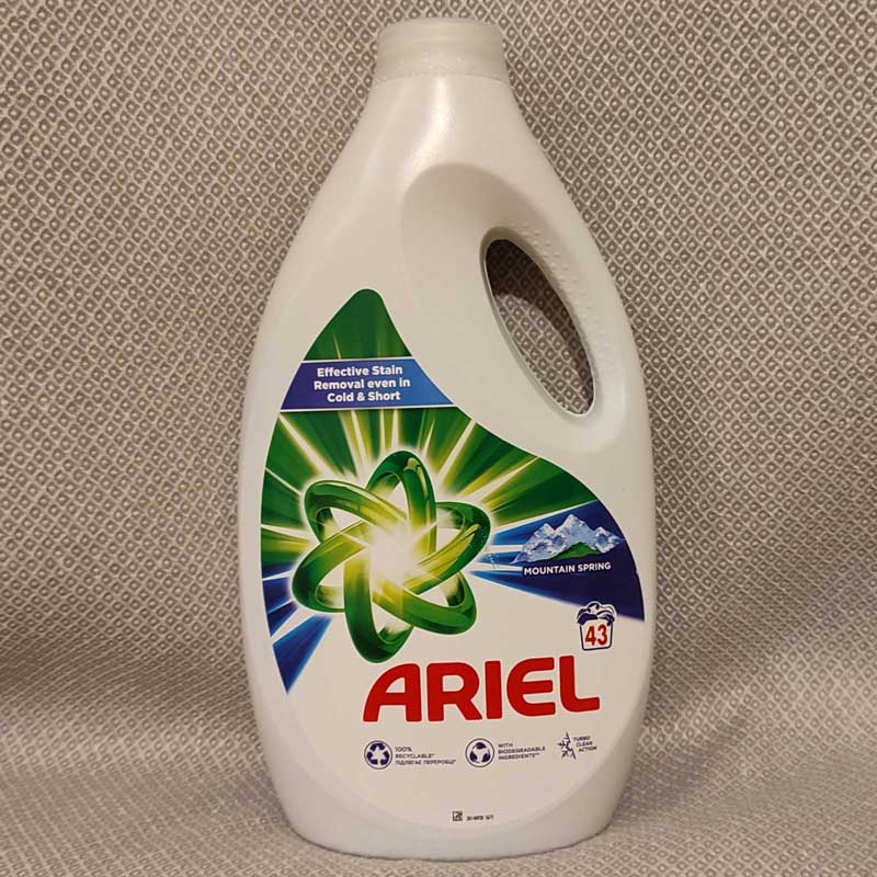 Гель для стирки универсальный Ariel Mountain Spring  2.15 л Италия