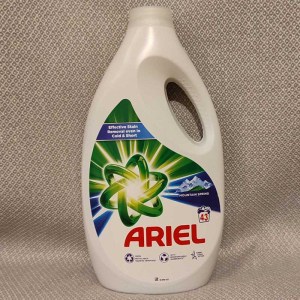 Гель для стирки универсальный Ariel Mountain Spring  2.15 л Италия